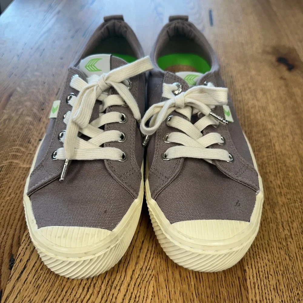 Cariuma OCA Low Canvas Sneakers Rosewood Grey Womens 6.5 Mens 5 Eco friendly